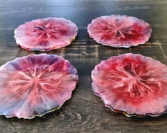 Handgefertigte Epoxidharz-Untersetzer, 4-er Set, Rosa-Rote Blumenkunst, Korkboden
