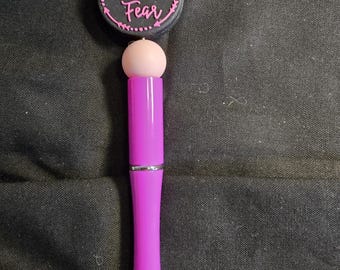 Caneta com Miçangas "Fé Acima do Medo" – Caneta Inspiradora para Presente, Caneta Artesanal com Tinta e Miçangas, Artigos de Papelaria Cristãos, Ideia de Presente de Fé