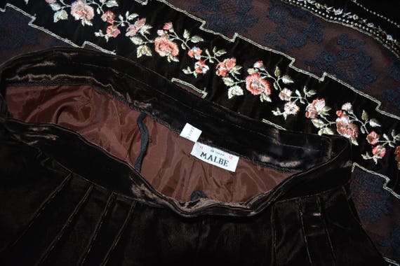 Beautiful vintage 1970's brown velvet floral and … - image 2