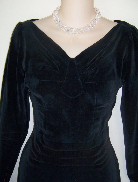 BOMBSHELL vintage 1950's black velour velvet wigg… - image 2