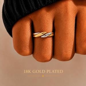 Anel Onda Torcida Banhado a Ouro 18K, Joia Marcante em Aço Inoxidável Bicolor, Presente Ideal para Ela