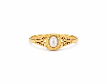 Gold Victorian Pearl Ring, Vintage Style, Dainty Minimalist Jewelry