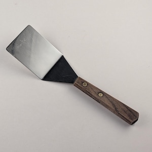 Mid Century Modern Mini Spatula Server - Stainless Steel Japan - Serrated Edge Dessert Turner - Vintage 1970s Kitchen Utensil