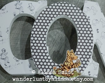 Letras do Ursinho Pooh, Letras Clássicas do Ursinho Pooh - Letras de madeira personalizadas para berçário - (coordenada com roupa de cama A Day With Pooh, Leitão)