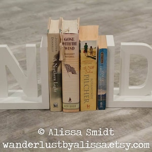 Libros de letras blancas, Bookends iniciales, Bookends personalizados de madera - Personalizado creado para coordinar con su decoración (bookend del alfabeto)