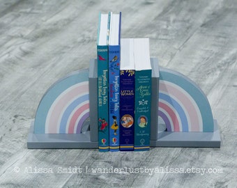 Rainbow Bookends boho arco iris decoración de madera pastel arco iris sujetalibros de madera - Creado a medida