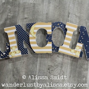 Letras de madera personalizadas con temática celestial, luna y estrellas, te amo hasta la luna y más allá, letras de pie para bebé niña y niño