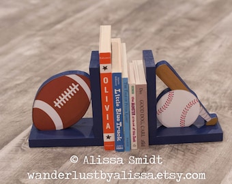Béisbol y fútbol sujetalibros - Custom creado para coordinar con tu decoración o cartas de vivero (deportes, béisbol, fútbol, azul marino)