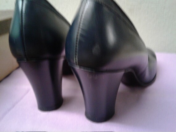 naturalizer navy blue pumps