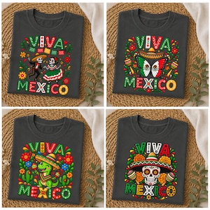 Pode incluir: Uma cole&ccedil;&atilde;o de quatro camisetas cinza-escuras com estampas gr&aacute;ficas coloridas e o texto Viva Mexico. Os designs incluem esqueletos dan&ccedil;antes, uma borboleta com asas da bandeira mexicana, um dinossauro de sombrero e uma caveira decorada.