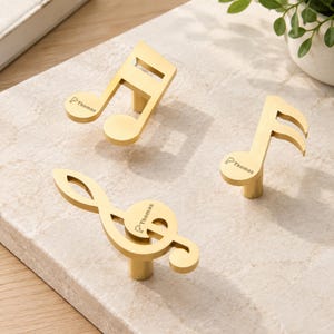 Pomello per armadio in ottone a forma di nota musicale, maniglia giocosa per cassetti, comò e comodino.