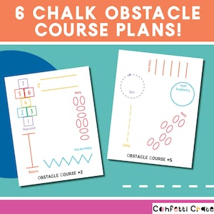 Op de afbeelding: Twee witte vellen met kleurrijke krijt hindernisbaanplannen. Het bovenste vel heeft een hinkelrooster en de tekst "OBSTACLE COURSE #2". Het tweede vel heeft draai- en springinstructies en de tekst "OBSTACLE COURSE #5". De bovenste tekst luidt "6 CHALK OBSTACLE COURSE PLANS!"