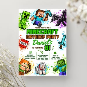 Pode incluir: Um convite de aniversário Minecraft para o 8º aniversário de Daniel em 23 de agosto de 2026. O cartão apresenta personagens como Steve, um Creeper e um Ender Dragon, com detalhes da festa no The Creeper Cave Game House, 456 Block Road.