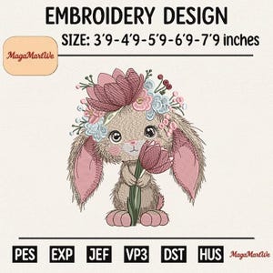 Puede incluir: Diseño de bordado de un conejito con una flor, con una corona floral y detalles rosas. El texto dice "Embroidery Design" y la información de tamaño se proporciona en pulgadas, aproximadamente 114 cm a 236 cm.