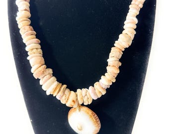 Collar de concha Puka de 25 cm con colgante Opii - Hecho en Hawái / #pn019