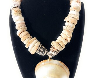 Collar de concha Puka gruesa de 43 cm con Opii grande - Hecho en Hawái / #pn007