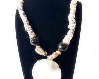 Collar de concha de Puka con nuez de Kukui y concha de cauri, 21 pulgadas con Opii grande / #pn013