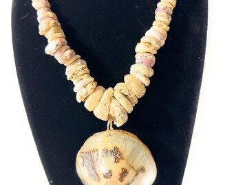 Collar de concha Puka de 43 cm con Opii grande auténtico - Artista local / #pn012