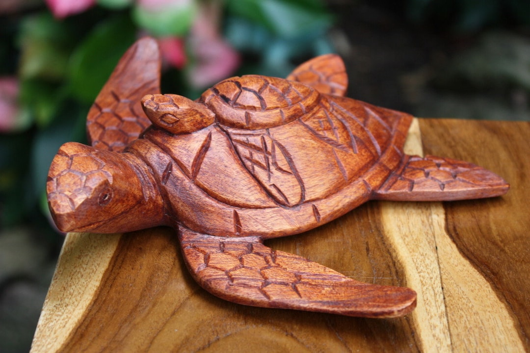 Carved Sea Turtle W/ Baby Honu 8