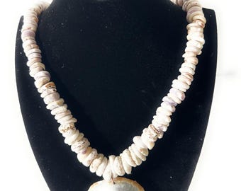 Collar de concha Puka de 43 cm con Opii grande auténtico - Artista local / #pn009