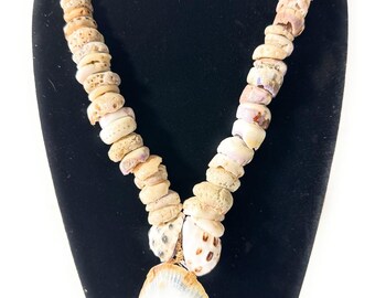 Collar de concha Puka de 30 cm con colgante Opii y concha de drupa - Hecho en Hawái / #pn032