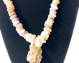 Collar de concha Puka de 30 cm con colgante de Tritón de Nicobar - Hecho en Hawái / #pn028
