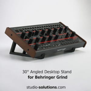 Behringer Grind Ständer, 30-Grad-Synthesizer-Erhöhung für semi-modulare Synthesizer, kompatibel mit Crave Edge Spice, hergestellt in Großbritannien, Tischständer