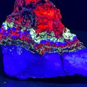 Fluorescerande mineral - Red Cloud Arizona - UV-reaktiv