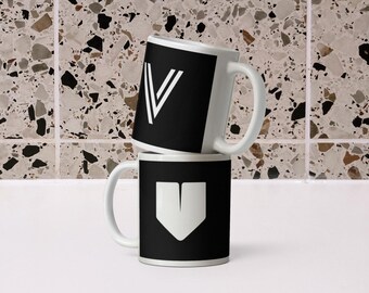 Letter V – double-sided – personalised monogram black & white mug