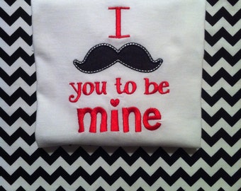 Cute Little  Boys Valentines Day Shirt. Size 6
