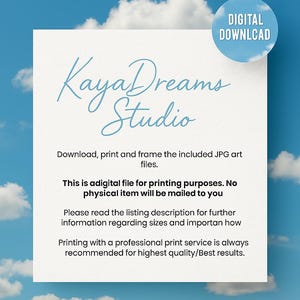 K&ouml;nnte beinhalten: Eine wei&szlig;e quadratische Karte mit blauem Text, der KayaDreams Studio und Digital Downlcad lautet. Der Text erkl&auml;rt, dass es sich um eine digitale Datei zum Drucken handelt, kein physischer Artikel versendet wird und professioneller Druck empfohlen wird.