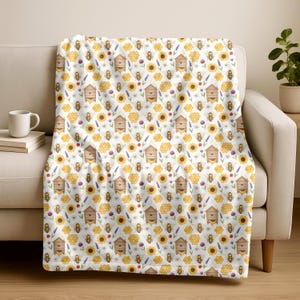 Honeybee Plush Velveteen Lightweight Blanket, Bee-Themed Home Decor, Honey lover gift