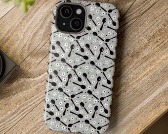 Funda resistente a los impactos con diseño de Spoon Theory / Cuchara negra y flores blancas sobre fondo gris suave, regalo para amantes de las cucharas