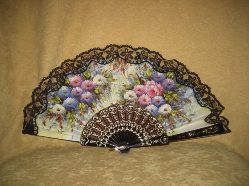 Spanish Fan Lace Trim Floral Vintage