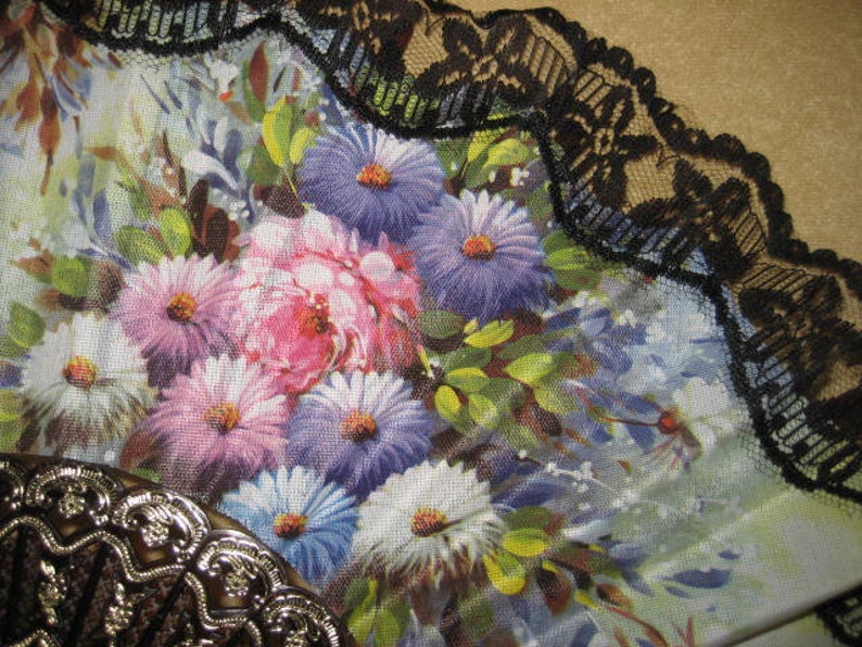 Spanish Fan Lace Trim Floral Vintage