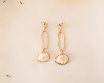 Matt-Gold Sea-Muschel Modernist Ohrringe, Geometrische Muschel Anhänger Lange Ohrringe, Sommer Hochzeit Schmuck, Geschenke für Sie