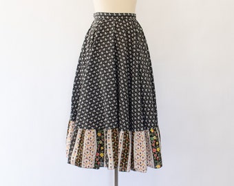 70s Prairie Floral Tiered Skirt, Vintage High-Waisted Boho Cotton Skirt (XS)