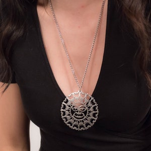 Vintage PENDANT Necklace. Vintage Statement Necklace. 70s Boho Necklace. Oversized Medallion Necklace. Vintage Costume Necklace.