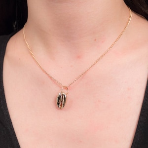 COWRIE Pendant Necklace. Sea Shell Necklace. Summer Layering Necklace. Cowrie Shell Necklace. Gold Shell Necklace