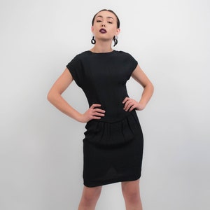 90s CRINKLED Dress. Vintage Key-Hole Back Dress. 90s Ann Taylor Dress. Black Mini Dress. Exposed Back Dress. size: XS/S