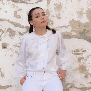 Bow Tie Blouse / 80s Silky Blouse / Jacquard Blouse / Boxy Blouse / Vintage 80s Blouse / Pleated Blouse / Button Blouse Δ size: XS/S