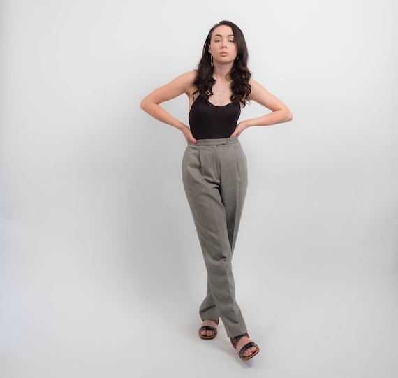 Classic trousers with high-waisted