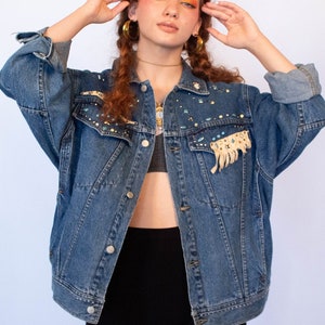 Oversized 80s Studded Southwestern Denim Jacket se adapta a los tamaños XS / S / M imagen 10