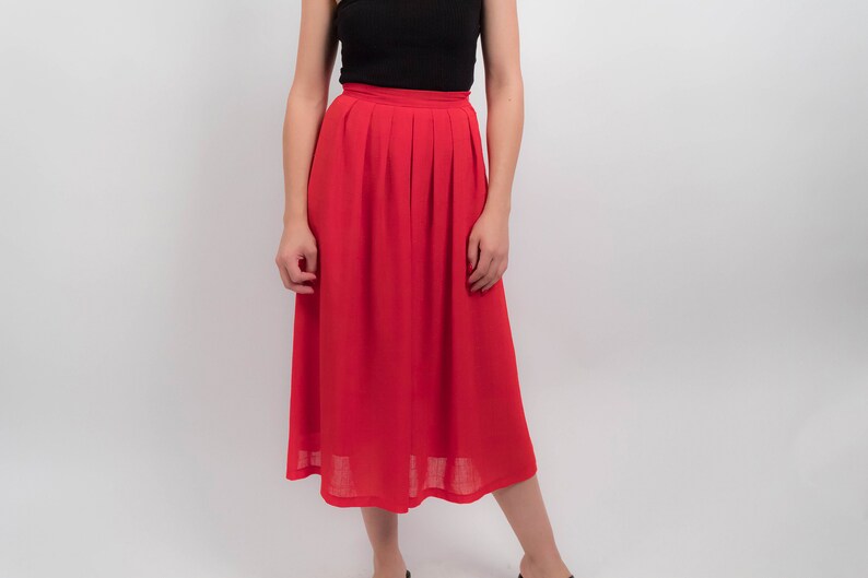 Vintage RED Midi Skirt. 80s High-Waisted Skirt. Vintage 80s Skirt. High-Waisted Pleated Skirt. Full Gathered Skirt. size: 25W / S image 3