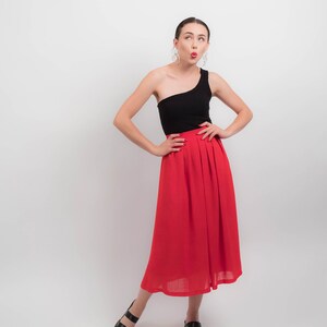 Vintage RED Midi Skirt. 80s High-Waisted Skirt. Vintage 80s Skirt. High-Waisted Pleated Skirt. Full Gathered Skirt. size: 25W / S image 10