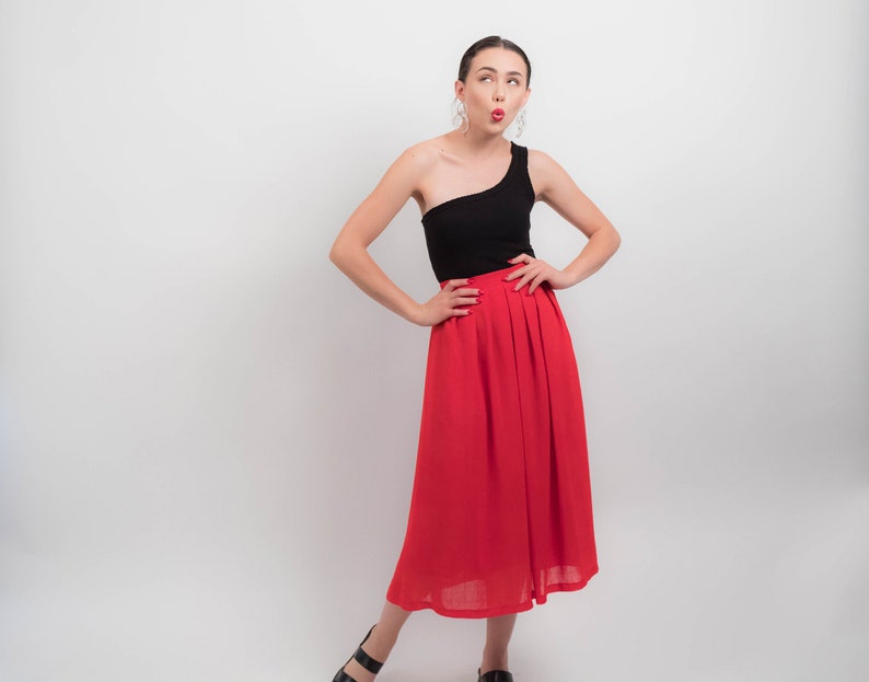 Vintage RED Midi Skirt. 80s High-Waisted Skirt. Vintage 80s Skirt. High-Waisted Pleated Skirt. Full Gathered Skirt. size: 25W / S image 10