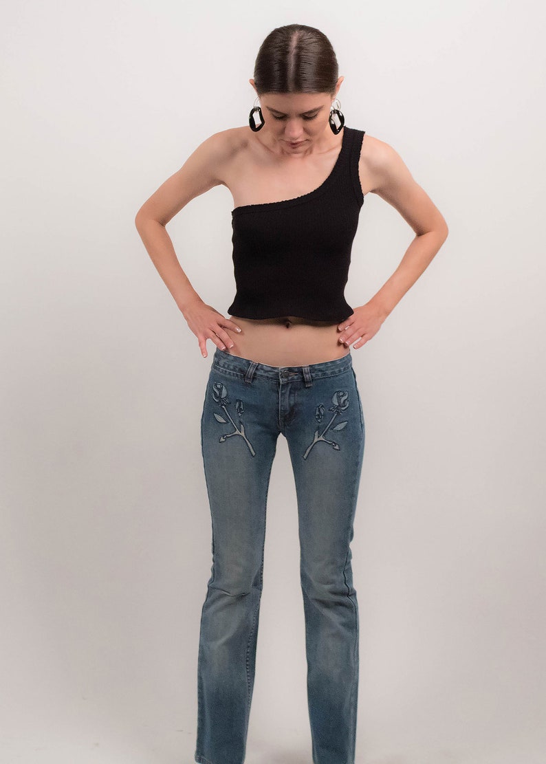 low waisted baggy jeans y2k