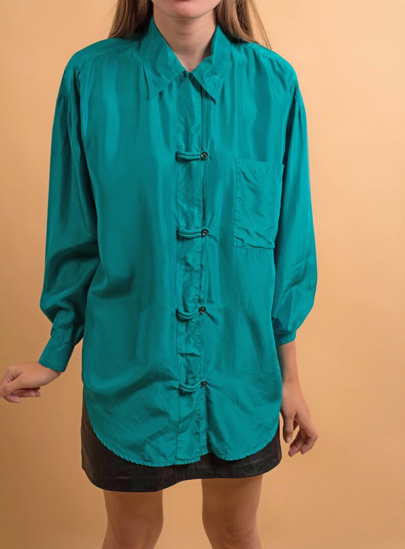 Oversized Silk Blouse / Vintage 90s Shirt / Asian Blouse / Minimalist Blouse / Silky Shirt / Waist Tie Blouse Δ size: XS/S/M image 3