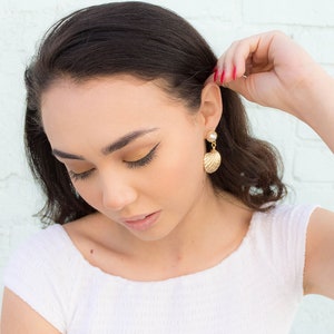 SHELL Dangle Earrings. Ocean Earrings.Faux Pearl Earrings. Organic Shell Earrings. Summer Wedding Jewelry. Trendy Shell Earrings image 9