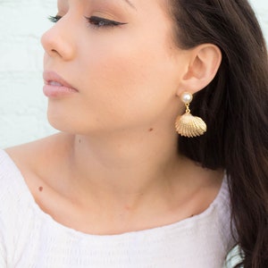 SHELL Dangle Earrings. Ocean Earrings.Faux Pearl Earrings. Organic Shell Earrings. Summer Wedding Jewelry. Trendy Shell Earrings image 6